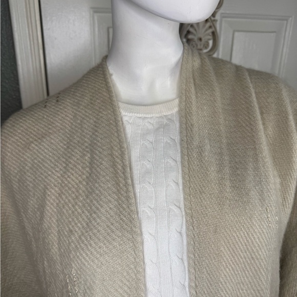 Universal Thread Women's Cream Cardigan. - Picture 6 of 10